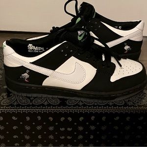 NIKE DUNK SNEAKERS - pigeon. Size 8